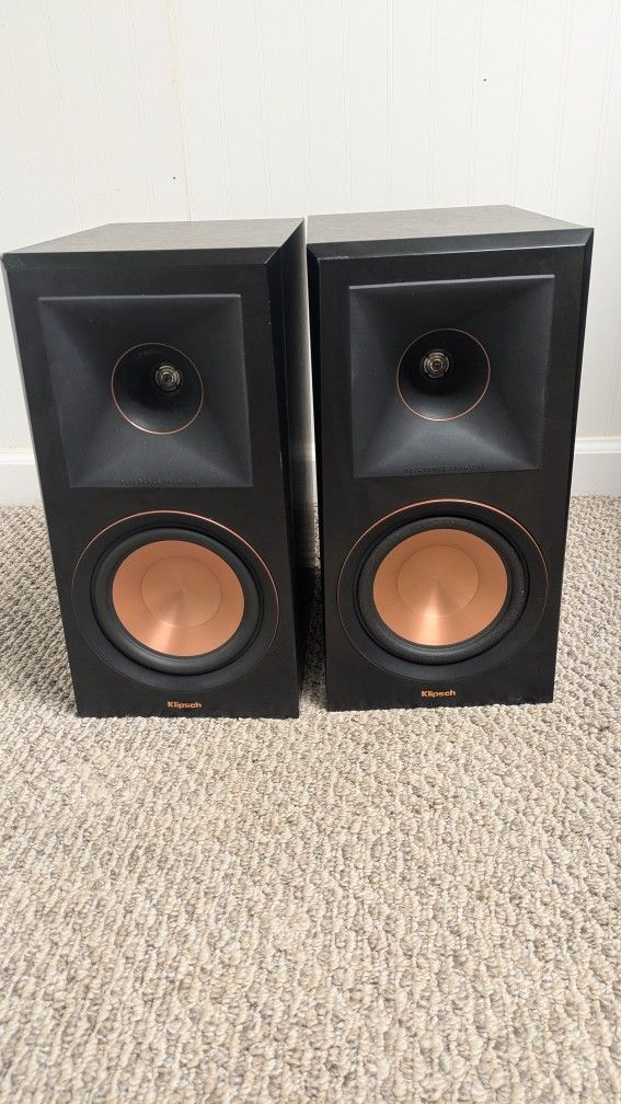 pair of clips RP-600m bookshelf speakers