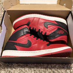 Air Jordan 1 MID Reverse Bred