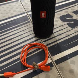 JBL Wireless Speaker With Charging Cable 