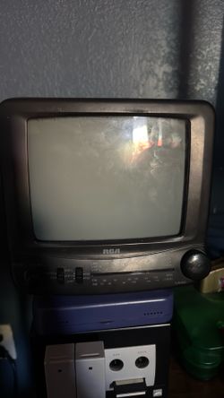 Vintage mini  RCA CRT TV