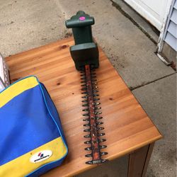 Black & Decker Hedge Trimmer