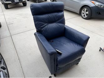 Electric recliner with lift