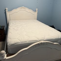 double White Poster Bed With Mattress And Bedding