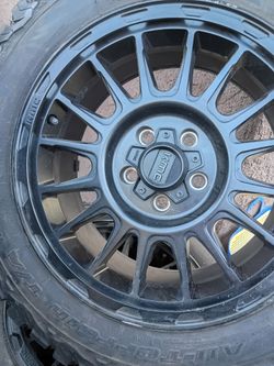 Toyota Tacoma rims and tires new Lt 225/65r17
