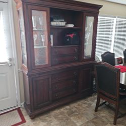 Very Nice Dining Room Set With Six Chairs
