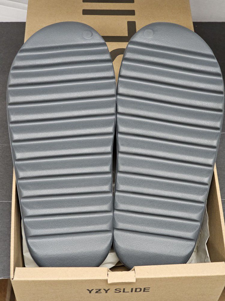 Yeezy Slide Slate Grey Size 12 MEN for Sale in Chula Vista, CA - OfferUp