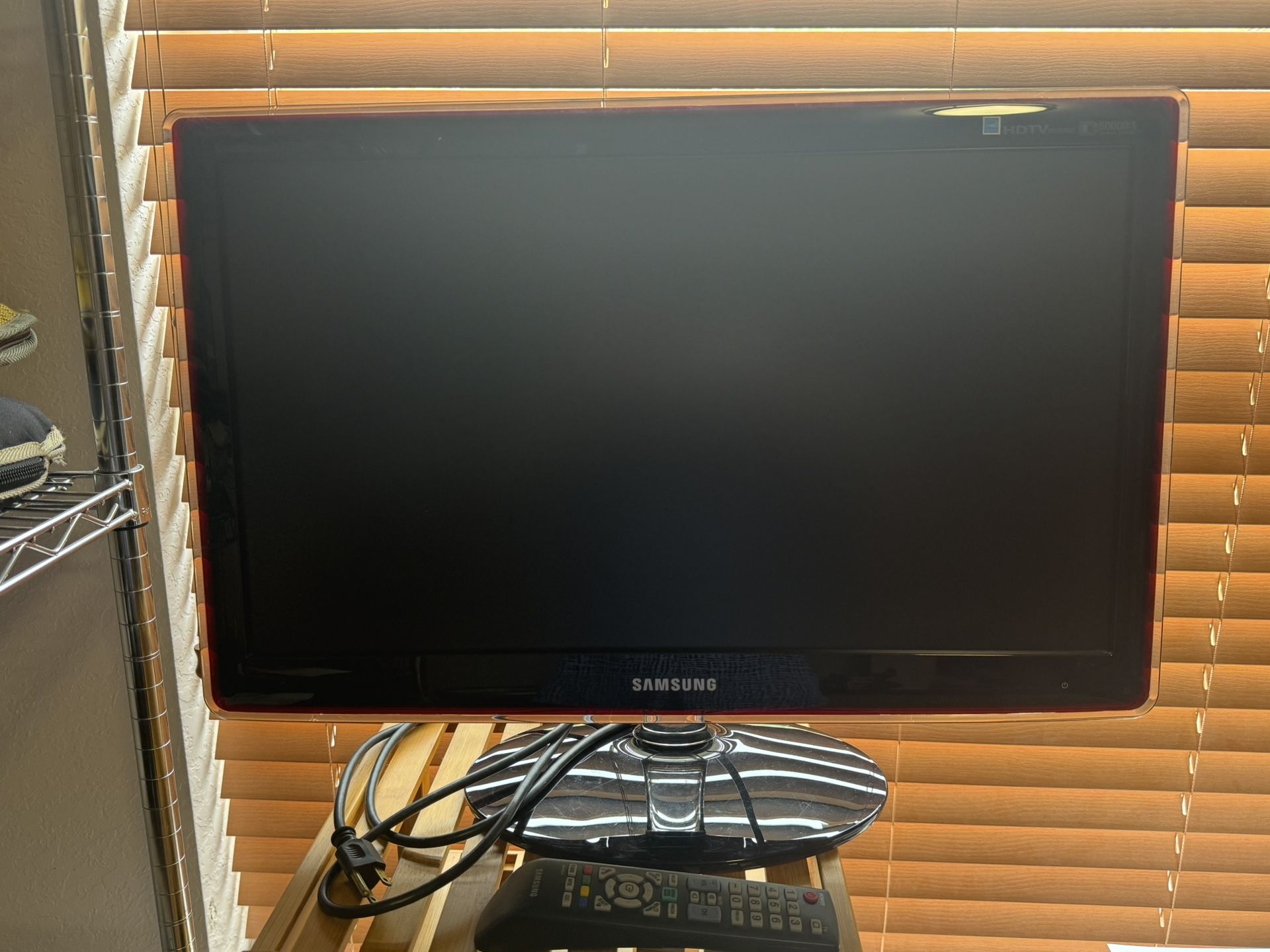 SAMSUNG 23” Business Series Monitor-LCD HDTV w REMOTE Excellent