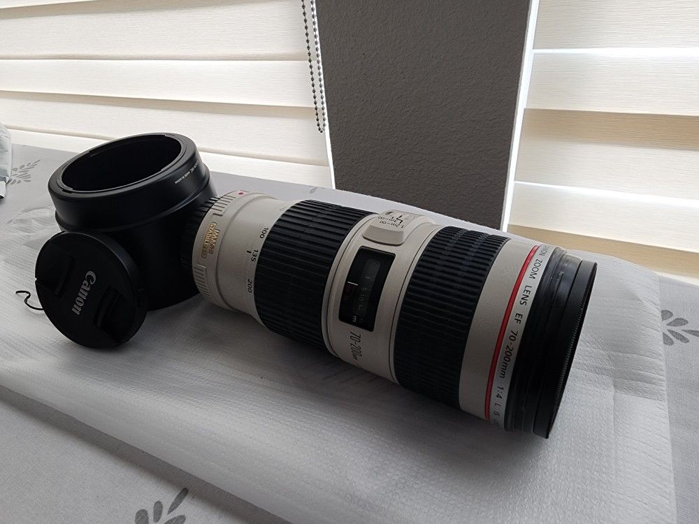 Canon Lens EF 70 - 200 f1.4L IS LIKE NEW!!