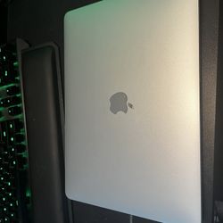 13 MacBook Pro TOUCHBAR