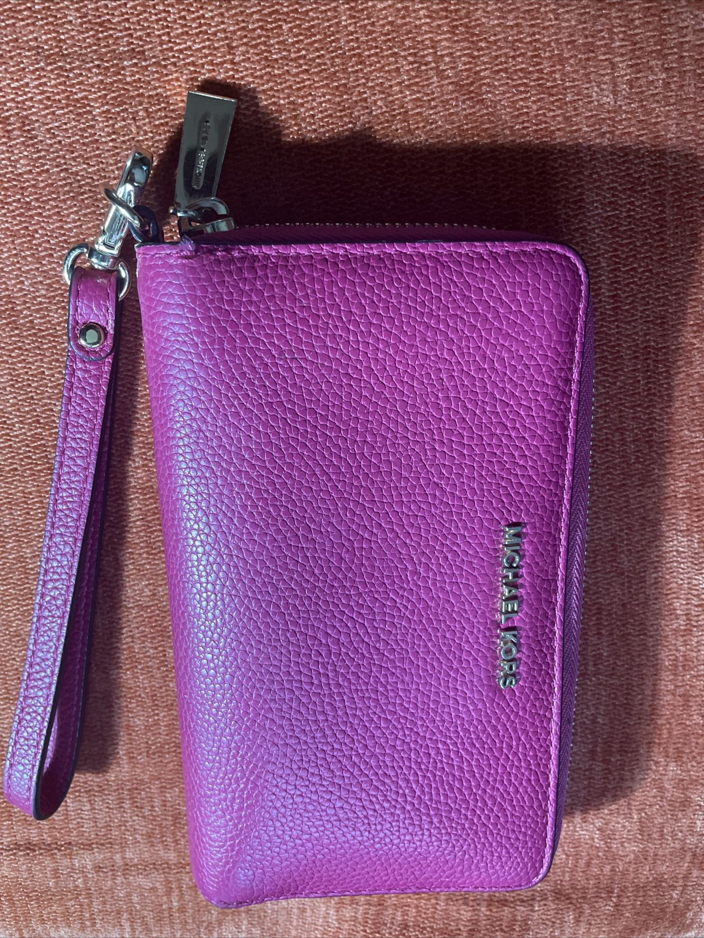 Michael Kors Pink Zip Around Wallet /iPhone 11/ 12 Phone Wallet 