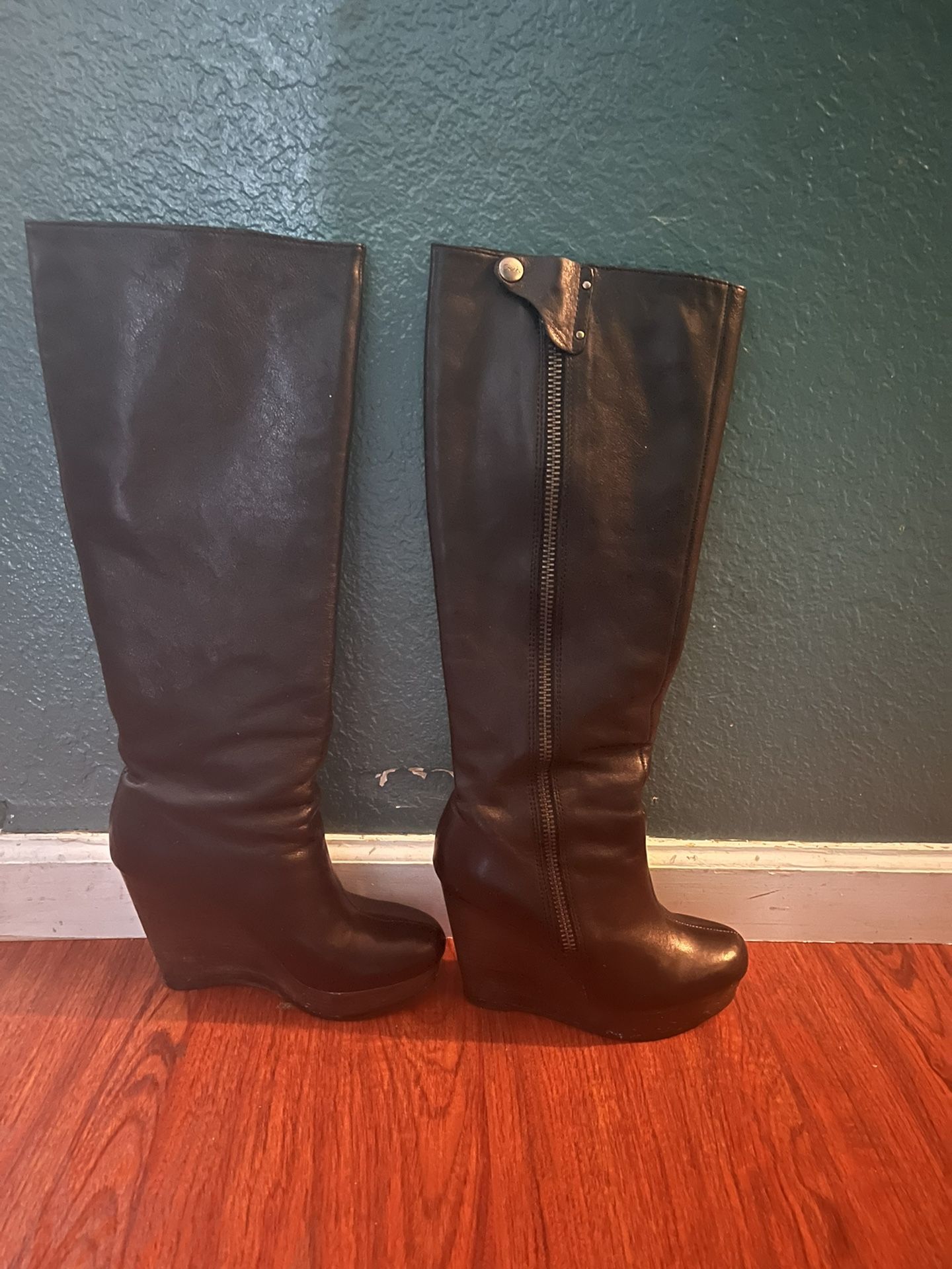Boots Size 6 Coach