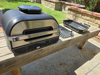 (6-in-1 Portable Grill) Ninja BG550 Foodi Smart XL 6-in-1 Portable Grill with 4-Quart Air Fryer Roast Bake Dehydrate Broil (Original Box)