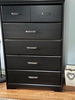 Black queen headboard nightstand and dresser