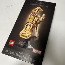 BRAND NEW Infinity Gauntlet Lego Set