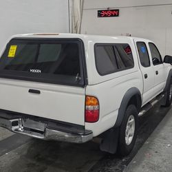 5ft Bed Toyota Tacoma camper shell 1(contact info removed)