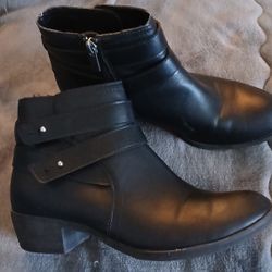 Woman's Boots 