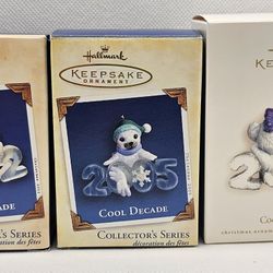3 Hallmark Keepsake Christmas 2007 Cool Decade Series Bunny Seal Bear lot Set 

Includes 2002, 2005 and 2007

Excellent condition 

Box has minor stor