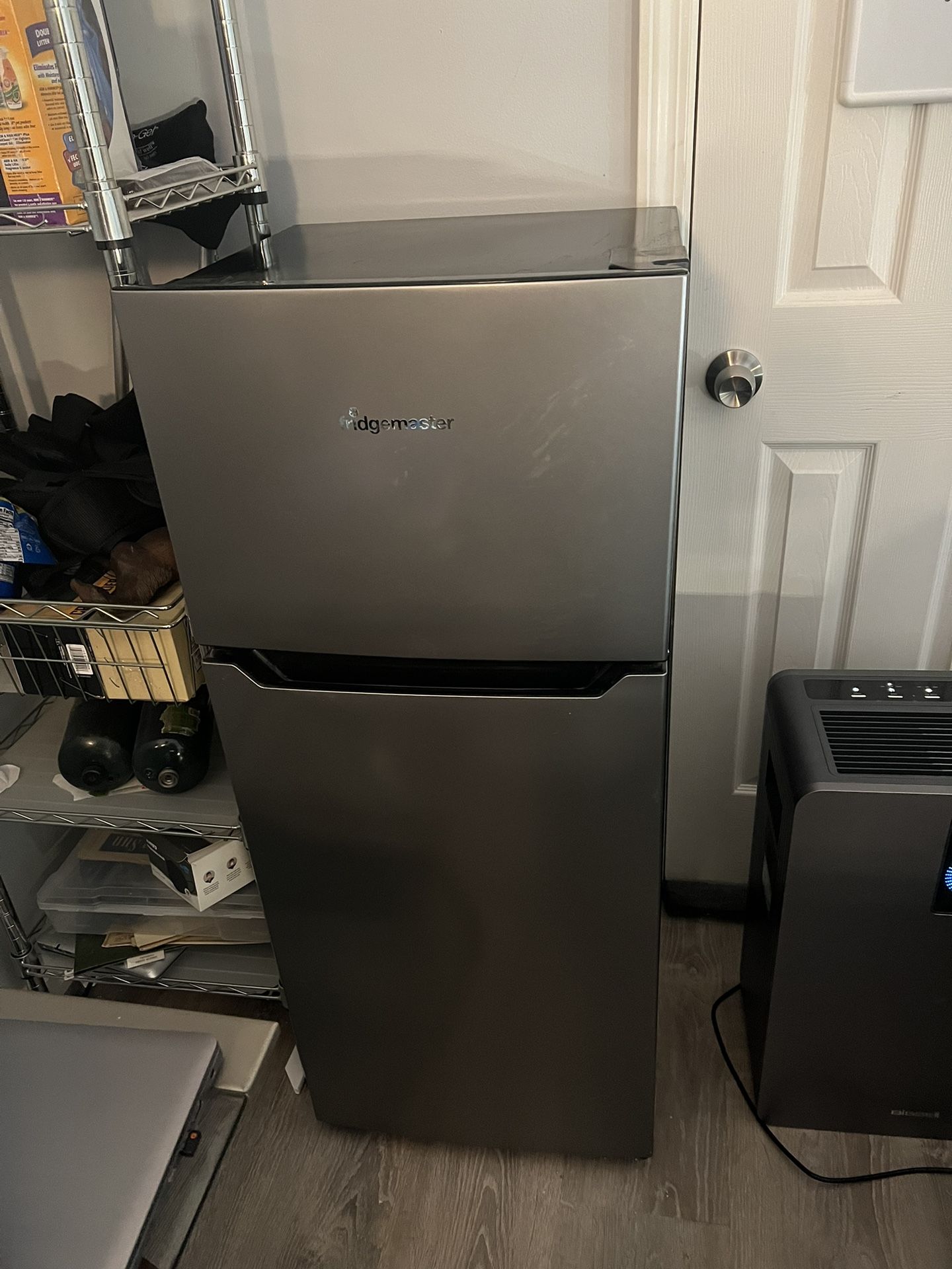 Fridgemaster 4.4 cu ft Double Door Mini Fridge
