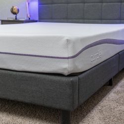 Purple Mattress, King Size   Purchased In 2019 . Slept on about 5 Times! Like New Condition! Payed $800  Would Like To Recoup half $400  Or Best Offer
