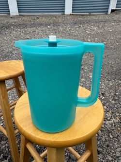 2L Tupperware Blossom Pitcher Blue Push Button Drink Jug