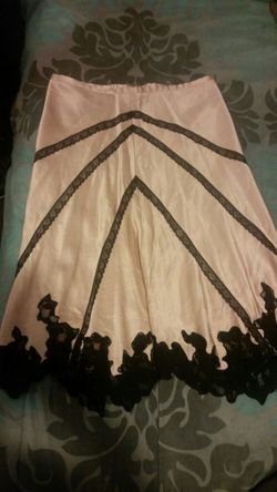 Skirt nice lace on the bottom size 6 women