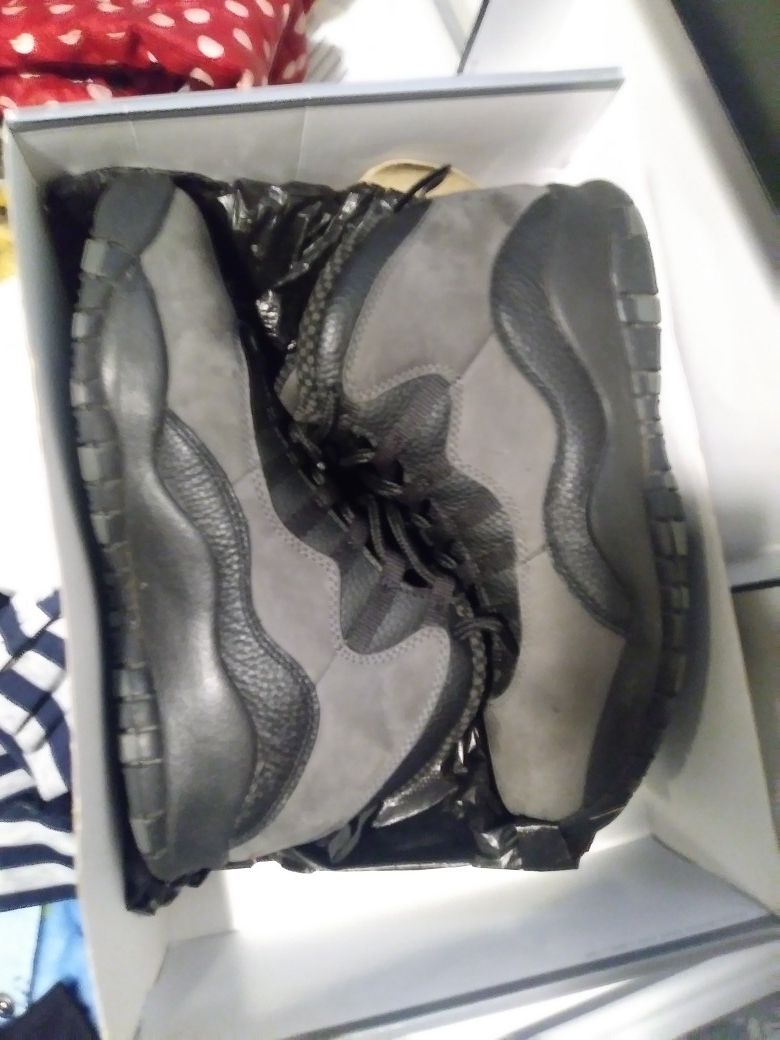 Jordan 10s size 10 air force foams size 9.5