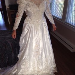 Vintage Wedding Dress In Excellent Condition
