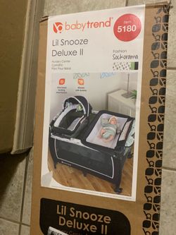 Baby Trend Lil Snooze Deluxe II Nursery Center - Sockorama: Bassinet, Locking Wheels, Changing Table, Mobile