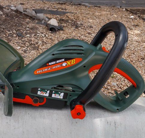 Black and Decker Electric 22 Hedge Trimmer for Sale in Ridgewood, NJ -  OfferUp