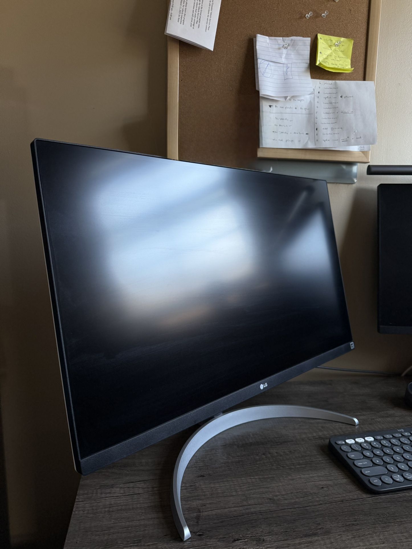 LG 27” 4K IPS UHD Monitor – (Open Box, HDR, FreeSync)