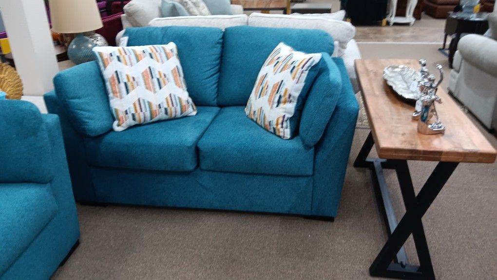 Sofa/ Loveseat Set