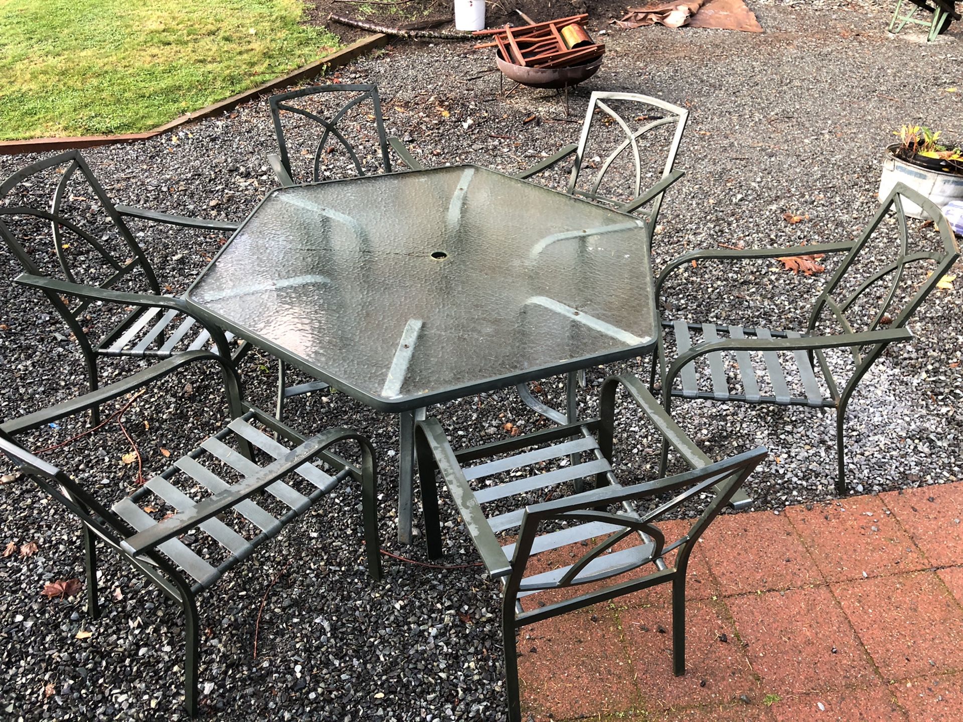 Patio dining set - free