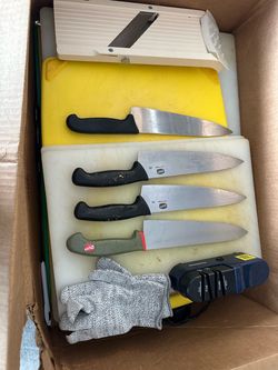 Knives and cutting boards
