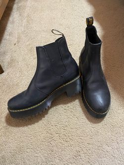 Dr Martens bootie women’s size 10