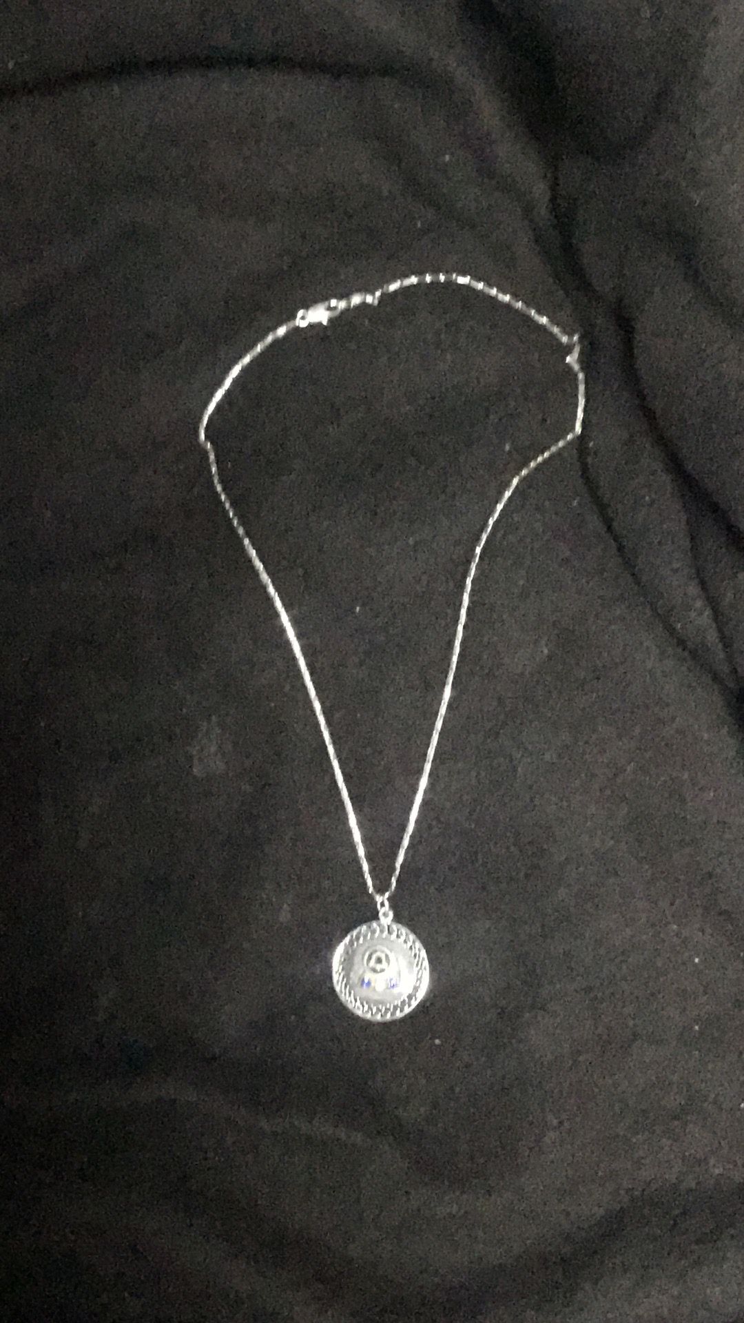 750 18k white gold necklace with bell pendant
