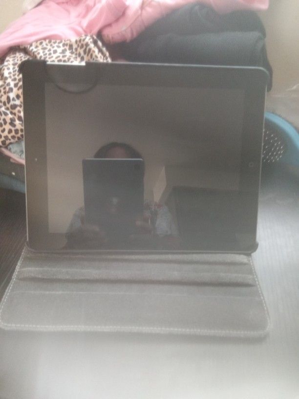 It comes with a charger With a box