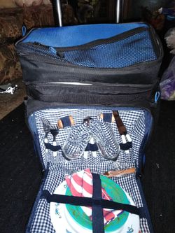 Brand NEW, PULL ALONG COOLER, WITH PICNIC SET, NEVER USED