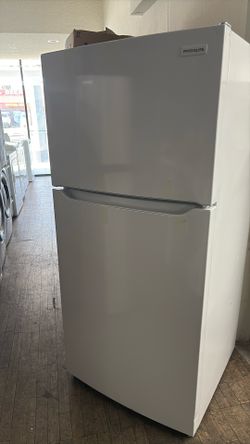 New Frigidaire Apartment Side 18 Cubic Feet