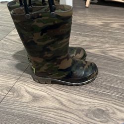 Waterproof rain boots size 8