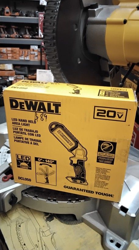 DEWALT 20V MAX LED HAND HELD AREA LIGHT (TOOL ONLY)