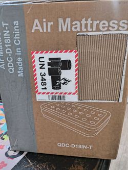 New queen size air mattress wit built-in pump