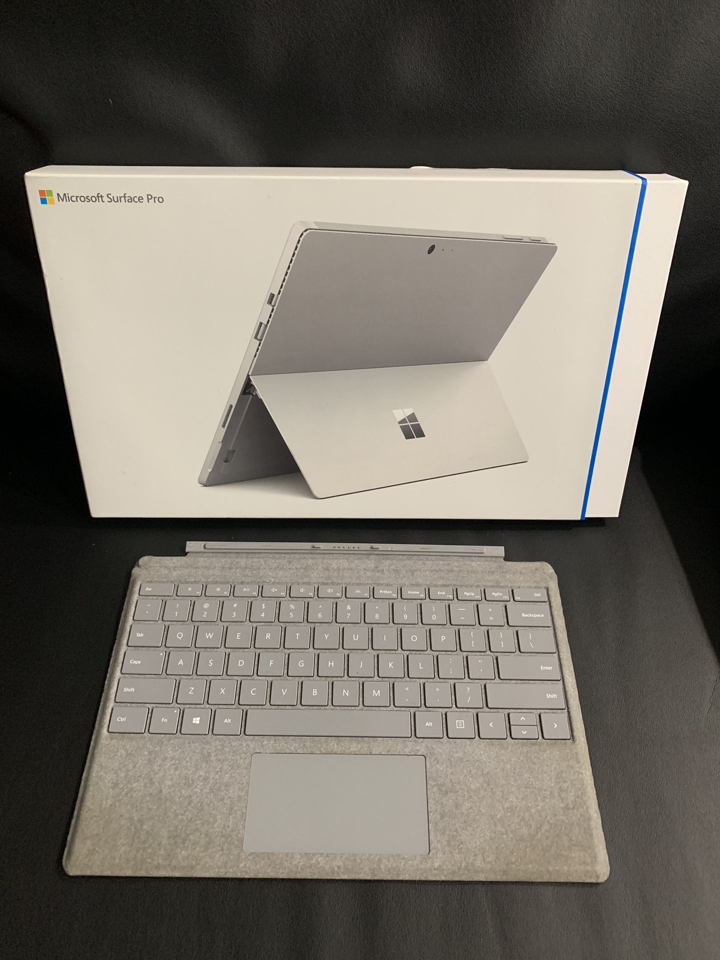 Microsoft Surface Pro 4 Intel Core i5 / 256GB SSD / 8GB Ram with keyboard and pen