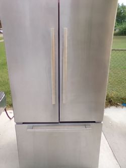 French door refrigerator water and ice