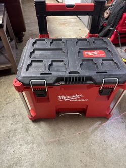 Milwaukee roll around chest