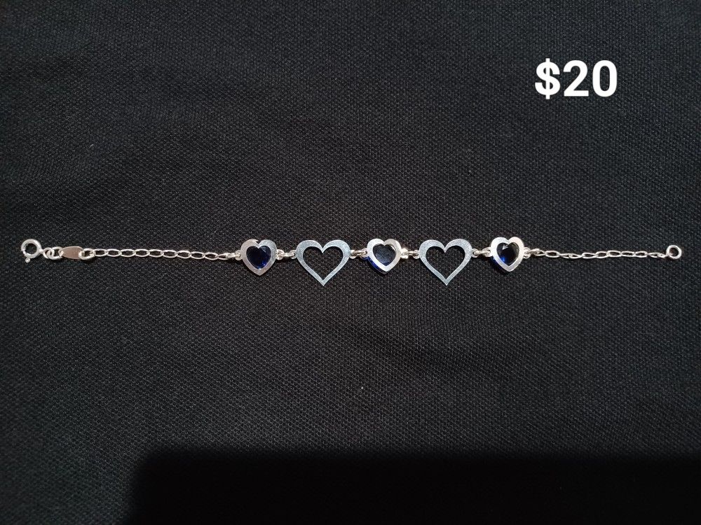 silver heart bracelet / Brazalete De Corazón De Plata