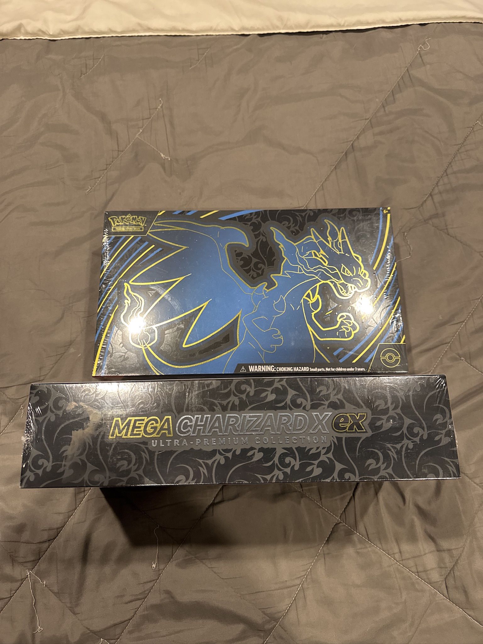 Pokémon Charizard X ex Ultra-Premium