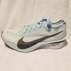 Brand New Nike Women's zoomX vaporfly 4 Size 9