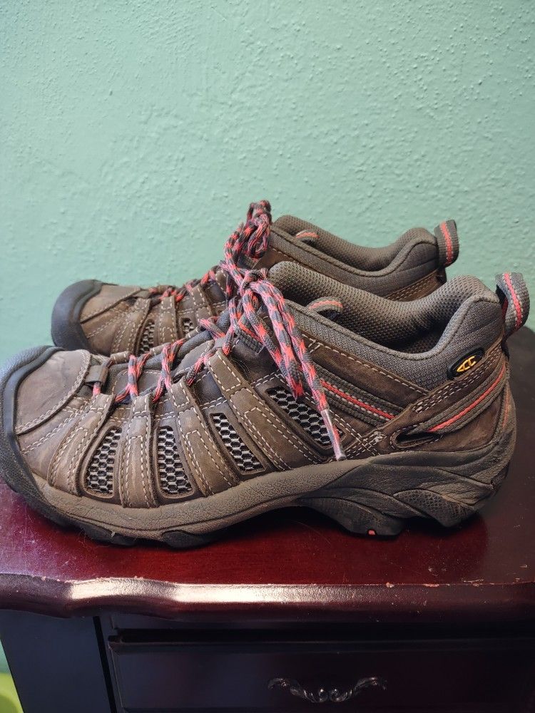 Keen Hiking Shoes Size 8.5