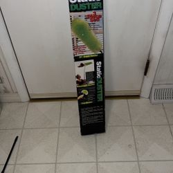 Magic Static Duster- 3 Piece Set. Box is damaged/worn 