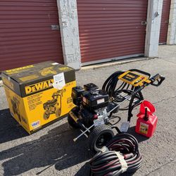 Brand new DEWALT 4000 PSI 3.5 GPM Gas Pressure Washer with Honda GX270 Engine SET